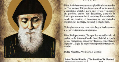 Sacerdote lleva reliquia de San Charbel a Miguel Uribe y ora por el milagro de su recuperación