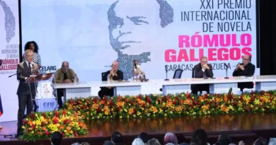 Vicente Battista recibió Premio Internacional de Novela Rómulo Gallegos por “El simulacro de los espejos” 