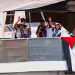 Un dron ataca el barco de la flotilla con ayuda para Gaza en el que viaja Greta Thunberg y provoca un incendio