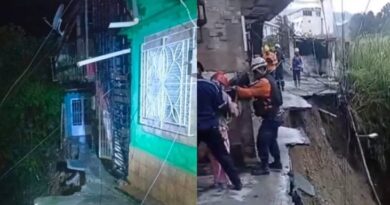 Deslizamiento de tierra dejó atrapadas a varias personas en Mérida