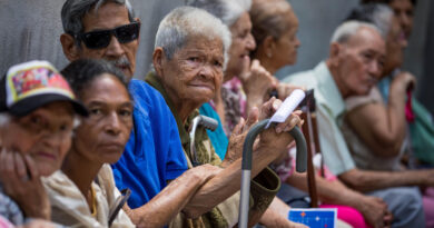Los adultos mayores esperan un aumento de pensiones