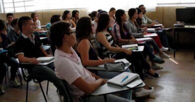 Educación en Venezuela en jaque: docentes universitarios ganan menos de 2 dólares mensuales
