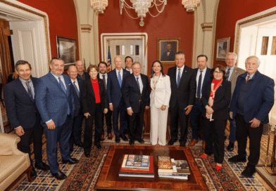 MCM: «No estamos solos»