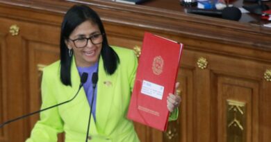 Presidenta (E) Delcy Rodríguez anuncia la creación de dos fondos para el área social y la mejora de salarios Presidenta (E) Delcy Rodríguez anuncia la creación de dos fondos para el área social y la mejora de salarios