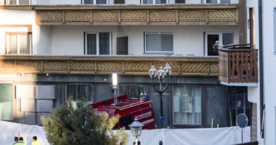 Al menos 40 muertos y 100 heridos por un incendio en un bar de una estación de esquí en Suiza