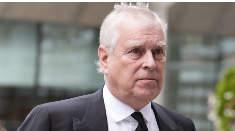 Andrés de Inglaterra, en libertad tras pasar más de diez horas detenido en una comisaría del sur de Reino Unido