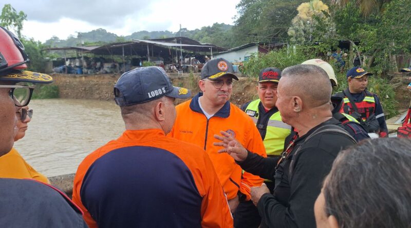 Brindan atención inmediata ante afectaciones por lluvias en el sector Onia