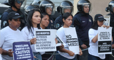 Familiares en Zona 7 exigieron a Jorge Rodríguez cumplir con la liberación de los presos políticos 