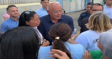 Jorge Rodríguez visita zona 7 en Boleíta y promete a familiares de presos la excarcelación de sus seres queridos