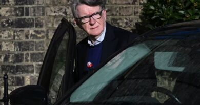 Arrestan a exembajador británico por vinculaciones con el caso Epstein