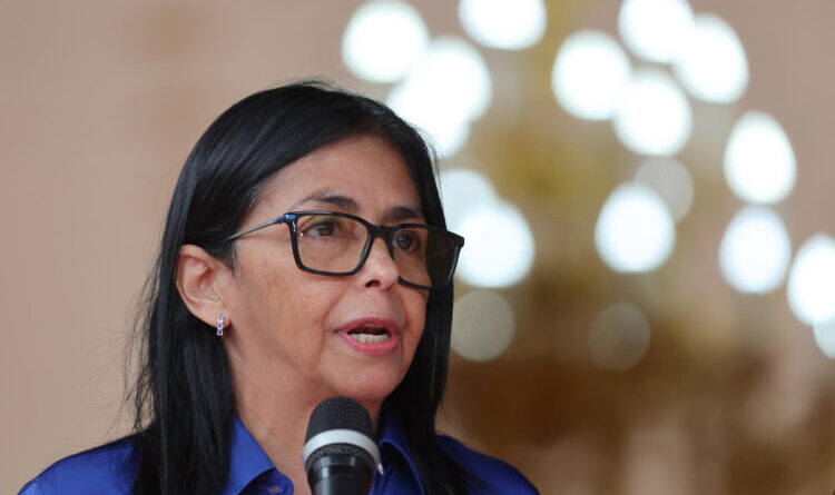 Delcy Rodríguez anuncia la entrada de 300 millones de dólares por venta de fueloil