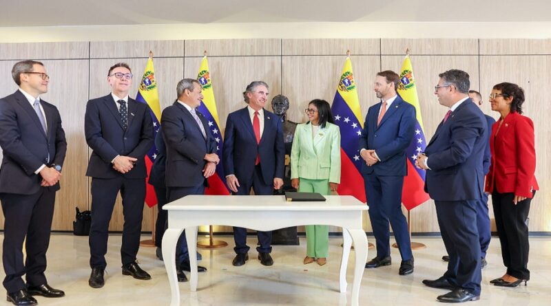Presidenta encargada Delcy Rodríguez firma acuerdo con la petrolera internacional Shell
