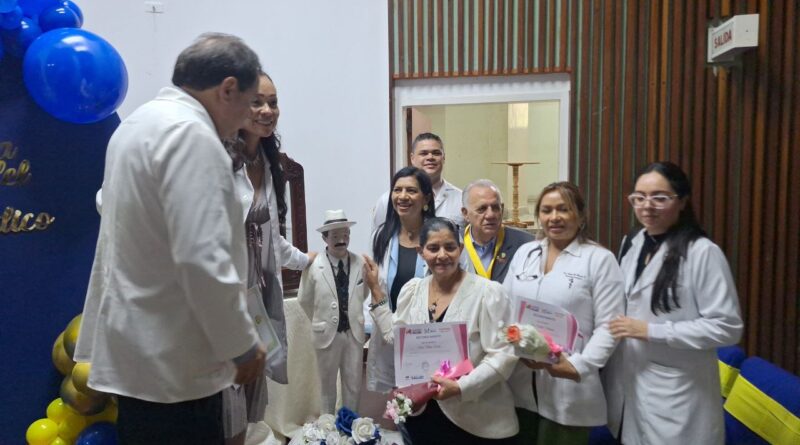 Gobernación de Mérida condecoró a médicos en su día nacional
