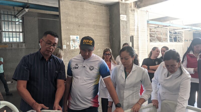 Gobernación de Mérida y Alcaldía de Libertador entregaron equipos para la UCI y materiales para la rehabilitación de piso 9 del Iahula