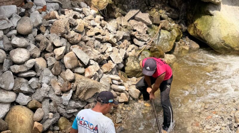 Junto al poder comunal Alcaldía de Mérida ejecuta segunda fase de recuperación hídrica y vial en el río Chorro de Milla