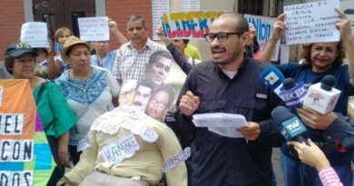 Carlos Julio Rojas: “Para Maduro o Delcy quemar a Judas te convierte en terrorista, pero no pueden ocultar que ellos son los rostros de la represión” (+Videos–fotos)