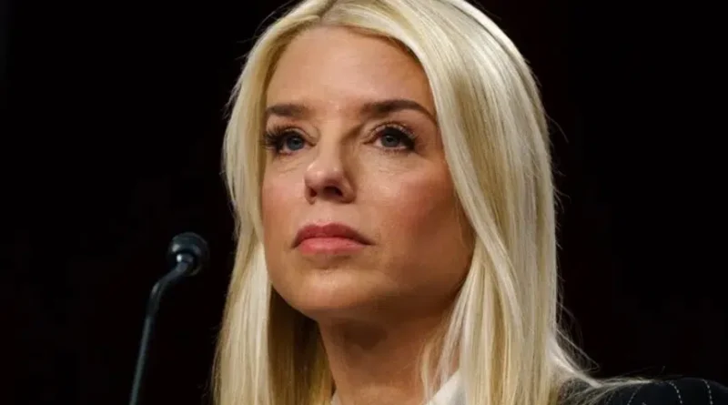 Donald Trump destituyó a la fiscal general Pam Bondi